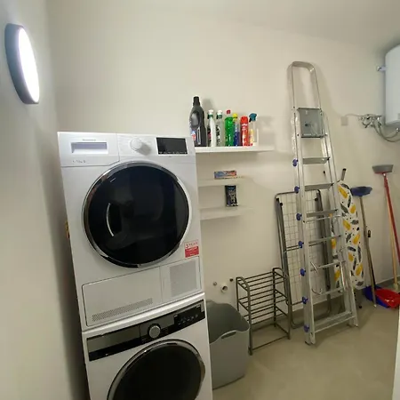 شقة An Immaculate 3 Bedroom In *