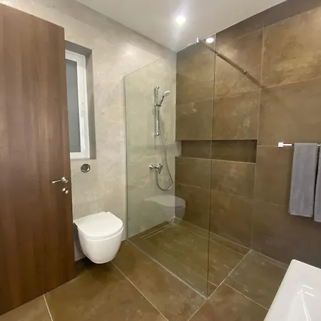 Apartment An Immaculate 3 Bedroom In