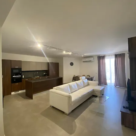 An Immaculate 3 Bedroom In Apartment Gudja