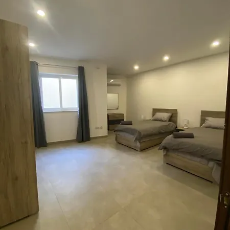 Apartment An Immaculate 3 Bedroom In