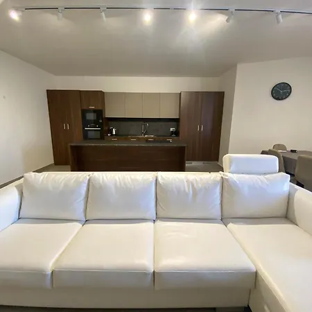 An Immaculate 3 Bedroom In Apartment